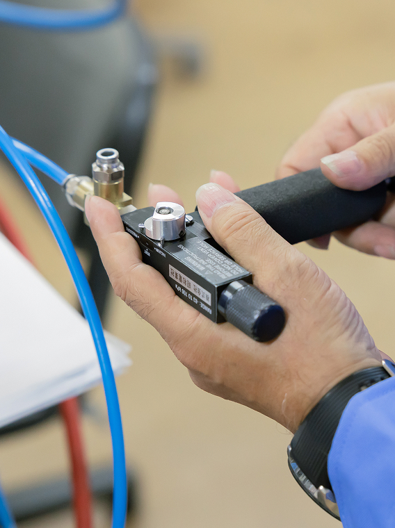 昭和電業社の事業案内「計装機器類の工事・メンテナンス」