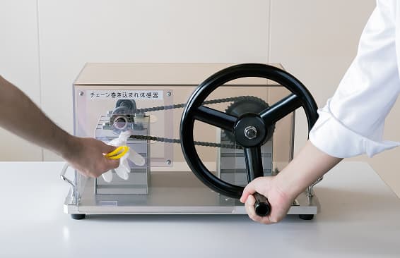 チェーン巻き込まれ体感